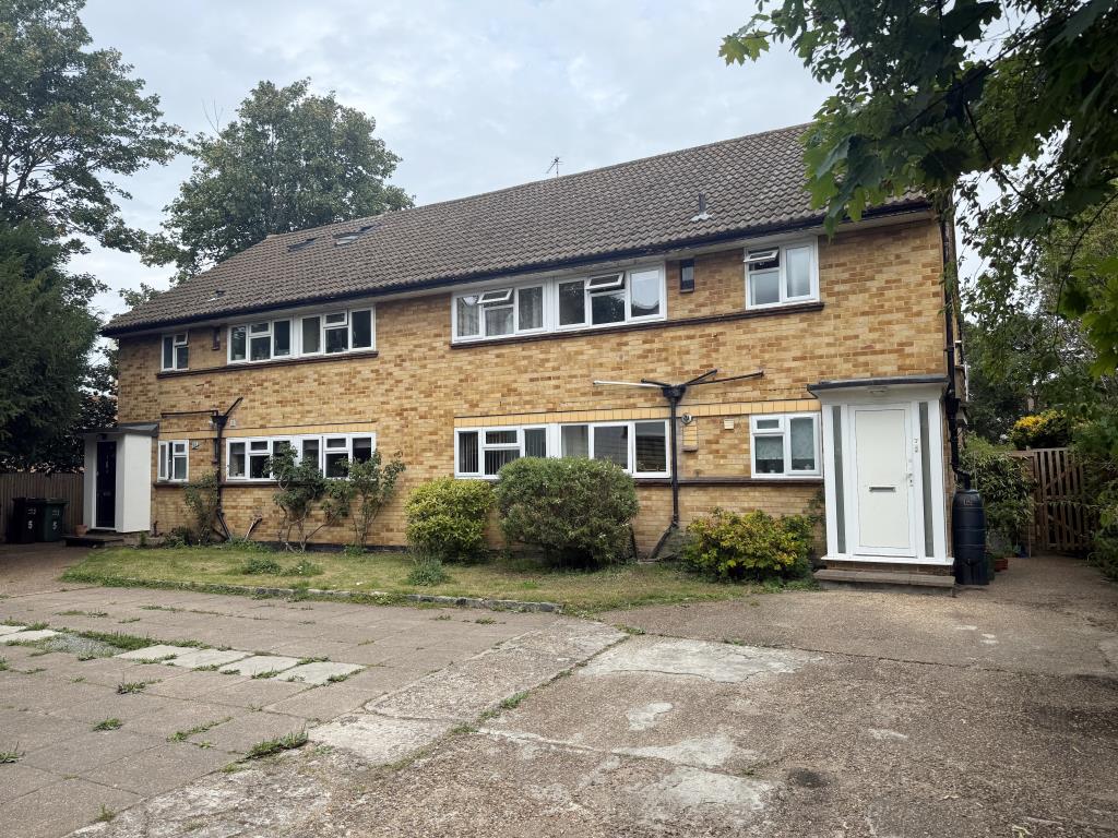 Lot: 19 - FREEHOLD GROUND RENTS WITH VACANT FLAT AND GARAGE - Rear block of four remaining flats